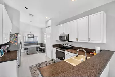 8049 Via Bolzano, Lake Worth, FL 33467 - Photo 9