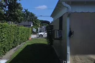 2466 NW 91st St, Miami, FL 33147 - Photo 17