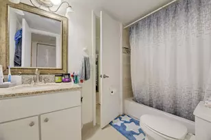 3777 NW 78th Ave NW, Hollywood, FL 33024 - Photo 15