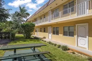 5186 NE 6th Ave, Oakland Park, FL 33334 - Photo 7