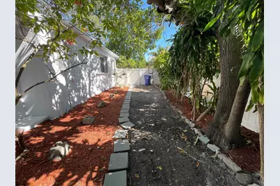 1635 NE 160th Street, North Miami Beach, FL 33162 - Photo 23