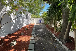 1635 NE 160th St, North Miami Beach, FL 33162 - Photo 23