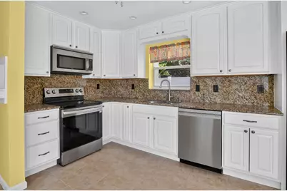 2110 NE 4th Avenue, Boca Raton, FL 33431 - Photo 17
