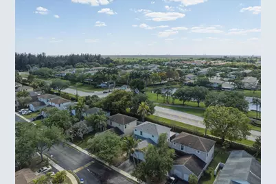 310 NW 207th Way, Pembroke Pines, FL 33029 - Photo 13