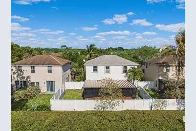 310 NW 207th Way, Pembroke Pines, FL 33029 - Photo 7