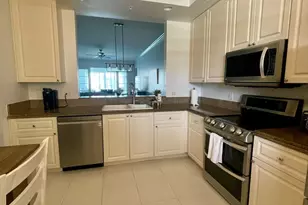 18 Harbour Isle Dr W, Fort Pierce, FL 34949 - Photo 1