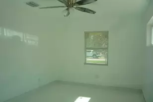 2162 NW 28th St, Oakland Park, FL 33311 - Photo 15