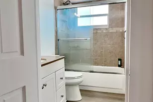 2555 NE 11th St, Fort Lauderdale, FL 33304 - Photo 9