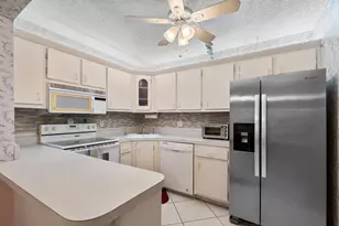 336 Pine Ridge Cir, Greenacres, FL 33463 - Photo 9