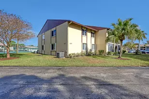 337 Pine Ridge Cir, Greenacres, FL 33463 - Photo 37