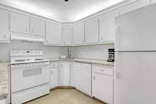 337 Pine Ridge Cir, Greenacres, FL 33463 - Photo 15