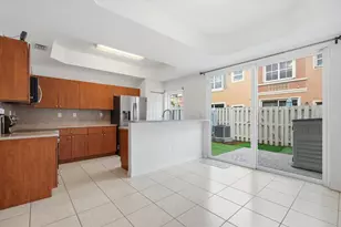 2154 Siena Way, Hollywood, FL 33021 - Photo 11