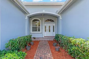 2570 SE 4th Pl, Homestead, FL 33033 - Photo 5