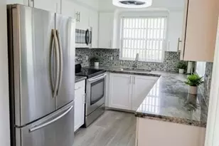 25 Upminster B, Deerfield Beach, FL 33442 - Photo 5