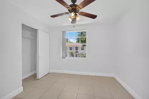 946 Summit Lake Dr, West Palm Beach, FL 33406 - Photo 23