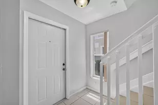 946 Summit Lake Dr, West Palm Beach, FL 33406 - Photo 3
