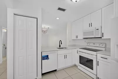 946 Summit Lake Drive, West Palm Beach, FL 33406 - Photo 5