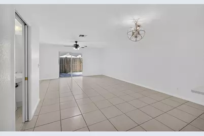 946 Summit Lake Drive, West Palm Beach, FL 33406 - Photo 11