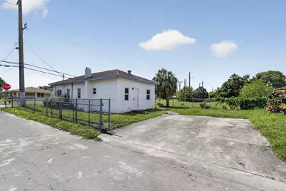 621 NW 3rd Avenue, Pompano Beach, FL 33060 - Photo 1