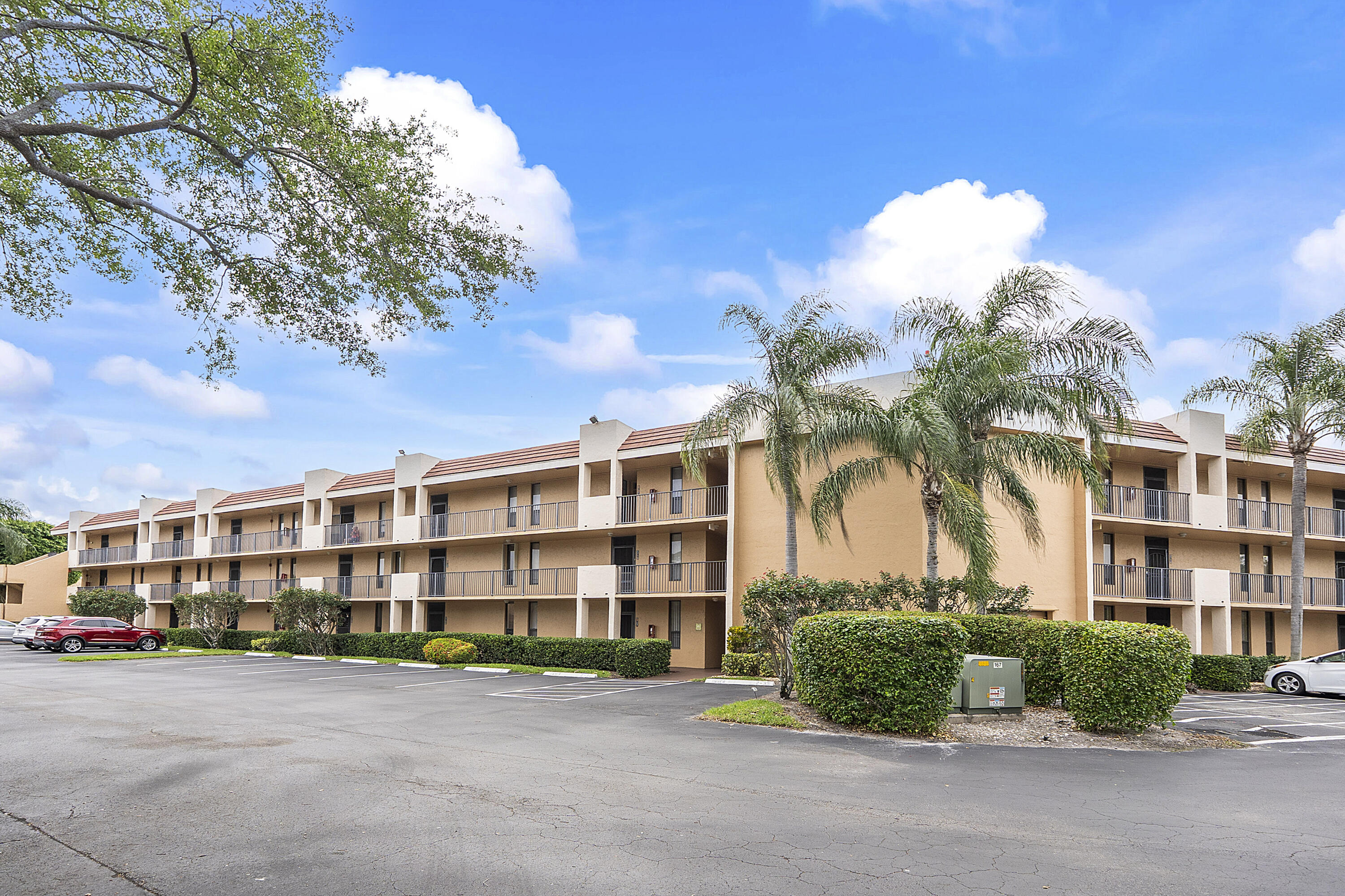 5828 Coral Lake Dr - 5828 Coral Lake Dr, Margate, FL 33063 Luxury Property | Jose Angel Pina