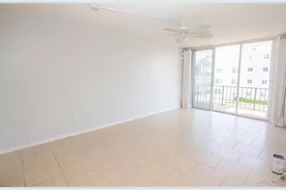 301 Croton Avenue #303, Lantana, FL 33462 - Photo 5
