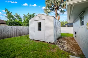 5918 NW Hann Dr, Port Saint Lucie, FL 34986 - Photo 11