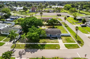 153 Abaco Dr, Palm Springs, FL 33461 - Photo 31