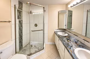 865 Blue Ridge Cir, West Palm Beach, FL 33409 - Photo 17