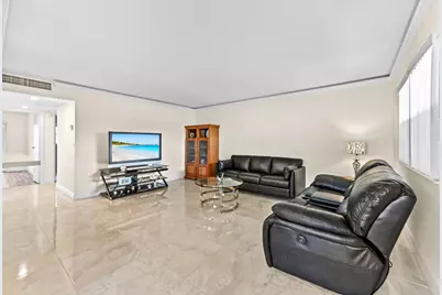 205 Flanders E, Delray Beach, FL 33484 - Photo 9