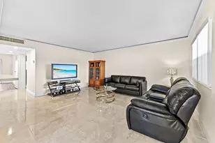 205 Flanders E, Delray Beach, FL 33484 - Photo 9