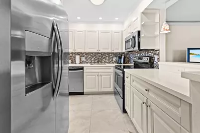 205 Flanders E, Delray Beach, FL 33484 - Photo 3