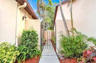 13 Ironwood Way N, Palm Beach Gardens, FL 33418 - Photo 3