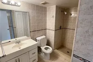 197 Lakeview Dr, Weston, FL 33326 - Photo 19