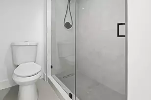 197 Lakeview Dr, Weston, FL 33326 - Photo 9