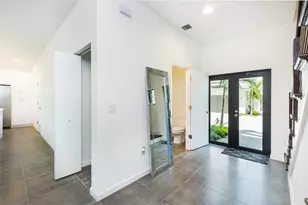 1036 NE 33rd St, Oakland Park, FL 33334 - Photo 9