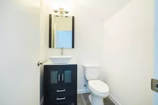 1036 NE 33rd St, Oakland Park, FL 33334 - Photo 11