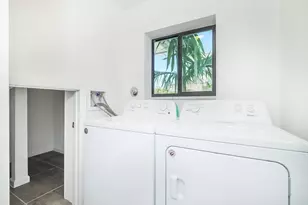 1036 NE 33rd St, Oakland Park, FL 33334 - Photo 13