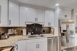 13 Lexington Ln E, Palm Beach Gardens, FL 33418 - Photo 17