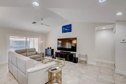 13 Lexington Lane E #F, Palm Beach Gardens, FL 33418 - Photo 9