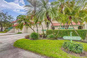 13 Lexington Ln E, Palm Beach Gardens, FL 33418 - Photo 3