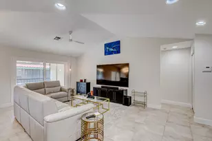 13 Lexington Ln E, Palm Beach Gardens, FL 33418 - Photo 9