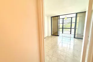 1000 Parkview Dr, Hallandale Beach, FL 33009 - Photo 21