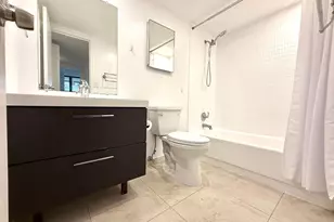 1000 Parkview Dr, Hallandale Beach, FL 33009 - Photo 15