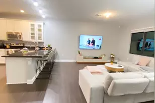 19103 NE 8th Ct, Miami, FL 33179 - Photo 3