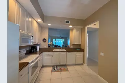 29 Harbour Isle W #102, Fort Pierce, FL 34949 - Photo 3