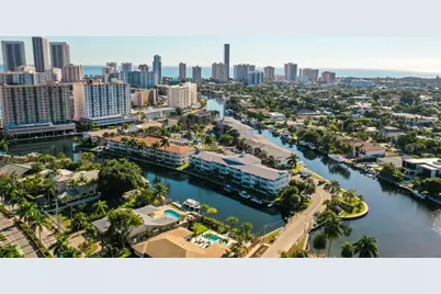 450 Paradise Isle Boulevard, Hallandale Beach, FL 33009 - Photo 17