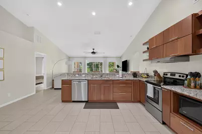 516 SE Crosspoint Drive, Port Saint Lucie, FL 34983 - Photo 9