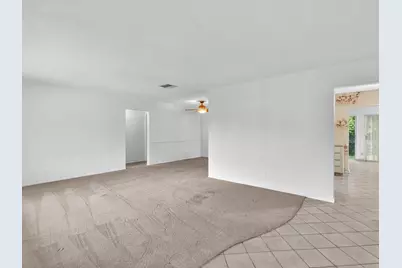 5715 NW 86th Avenue, Tamarac, FL 33321 - Photo 5