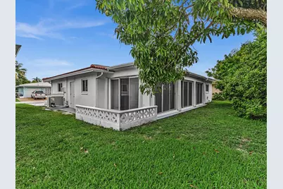 5715 NW 86th Avenue, Tamarac, FL 33321 - Photo 3