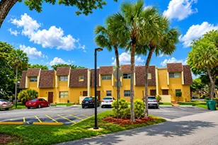 5728 5728 Blueberry Ct Unit #38 Circle, Lauderhill, FL 33313 - Photo 3